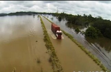 ENCHENTE - BR 364 é fechada e isola Acre