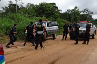 CAMPO NOVO - Polícia está vistoriando veículos na BR 421 à procura de foragidos