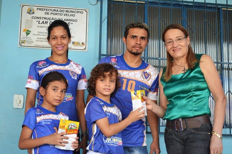 FUTSAL SOLIDÁRIO – Jovem arrecada leite para doação em campeonato de várzea