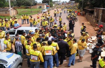 Mototaxistas bloqueiam Estrada do Belmont em protesto contra 