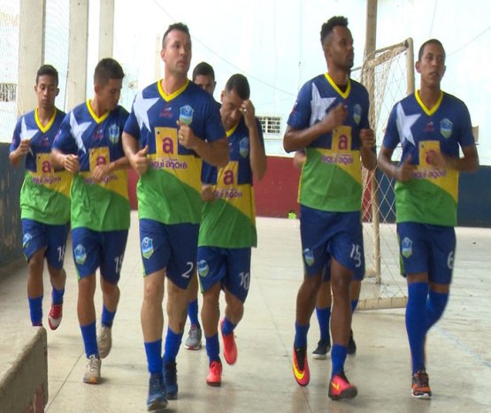 Para fugir da chuva, Ji-Paraná faz primeiro treino para 2018 em quadra de futsal