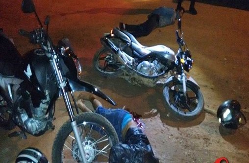 Dupla é baleada ao tentar roubar moto de PM