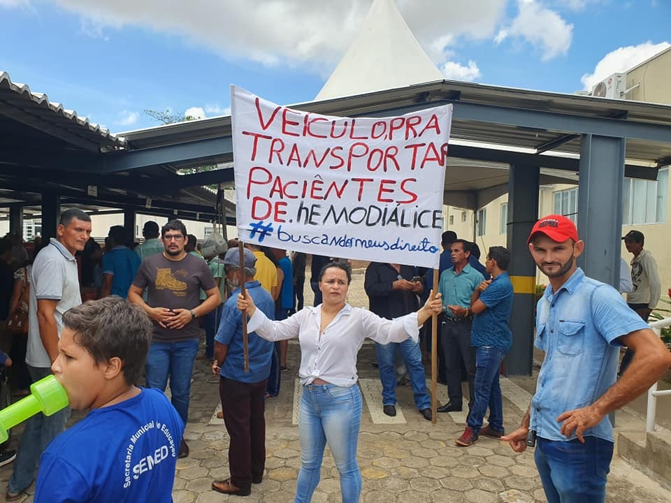 TUDO PARADO: Parlamentares cancelam sessão na Câmara evido aos protestos