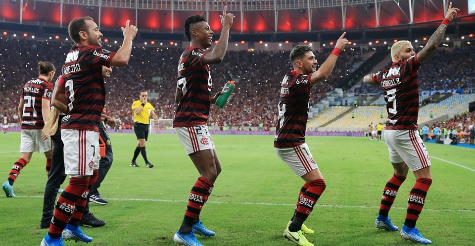 38 ANOS: Flamengo brilha, goleia o Grêmio por 5 a 0 e é finalista da Libertadores