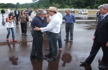 Cassol e Neodi recebem Lula em Porto Velho; comitiva segue para Jirau e Santo Antônio