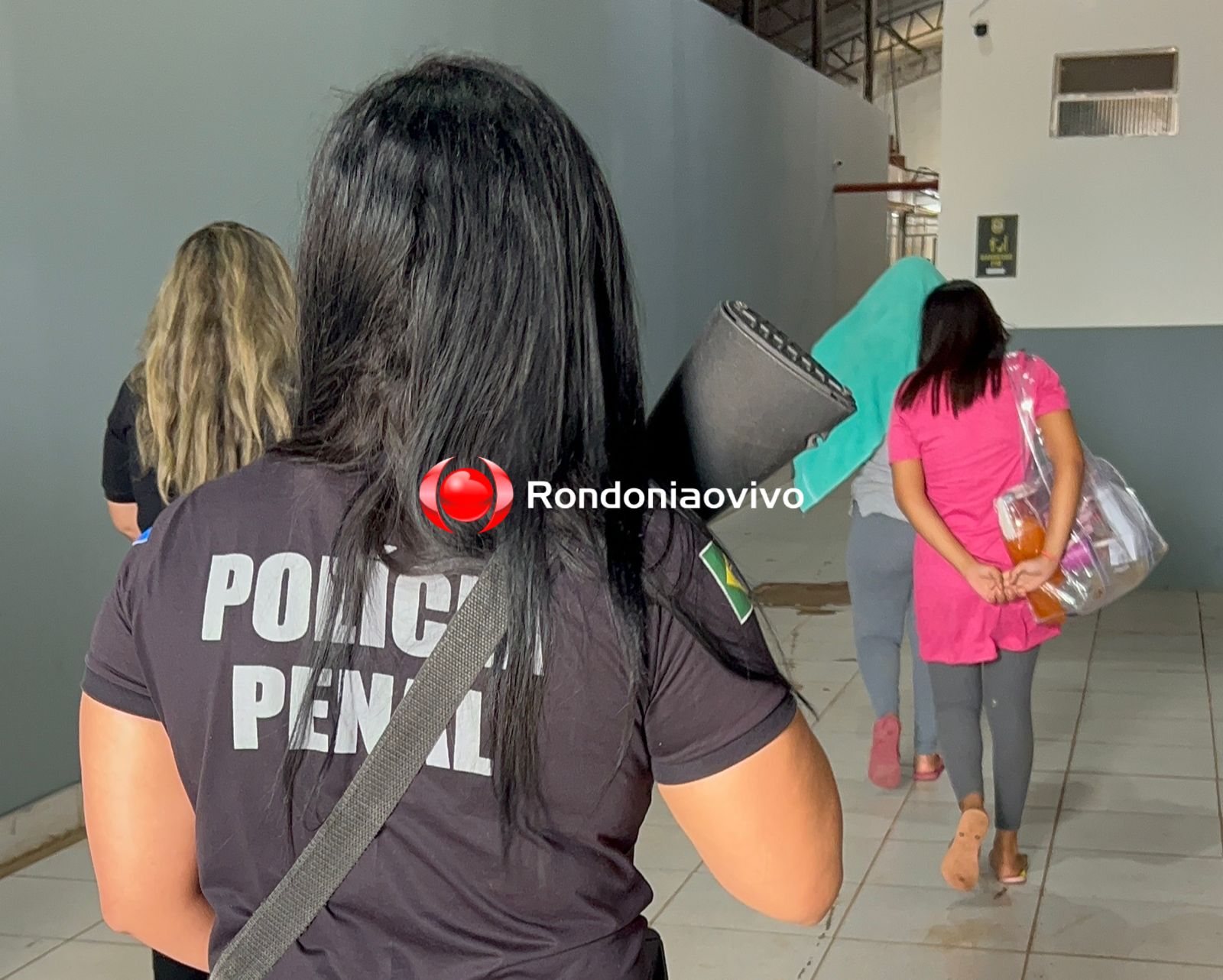 TRÁFICO: Mãe e duas esposas são presas com drogas no corpo durante visita no 603