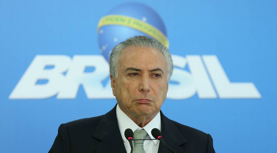 Temer vai suspender intervenção no Rio para votação da Previdência