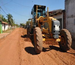 Prefeitura conclui base para asfaltar ruas no Flodoaldo