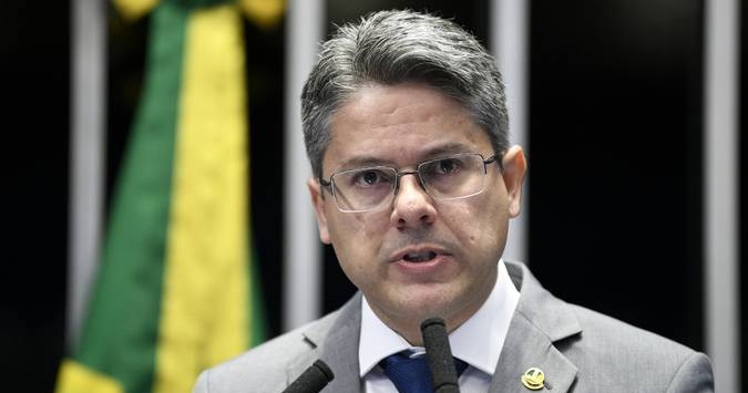 TEM QUE PARAR: Parlamentares pedem fim de campanha do governo Bolsonaro contra quarentena