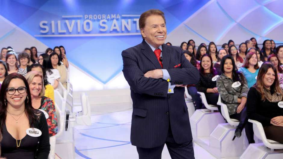 VÍDEO: Silvio Santos demite ao vivo bailarina que errou propaganda