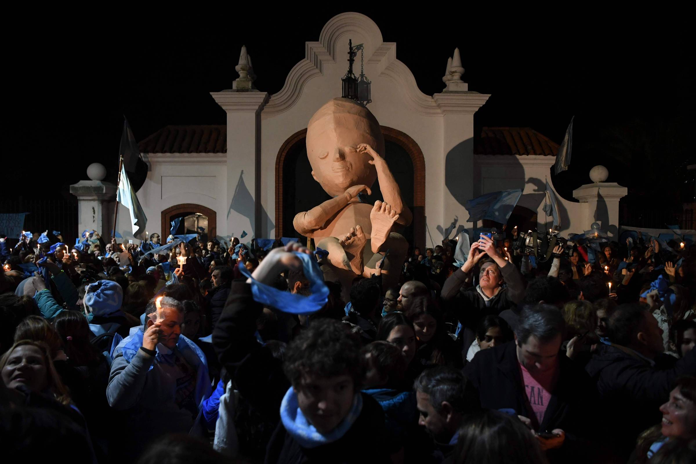 DECISÃO: A uma semana de votação de lei, Argentina se divide sobre aborto