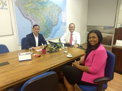 DISTRITOS: Joelna Holder visita Ministro das Comunicações e pede internet e linhas telefônicas