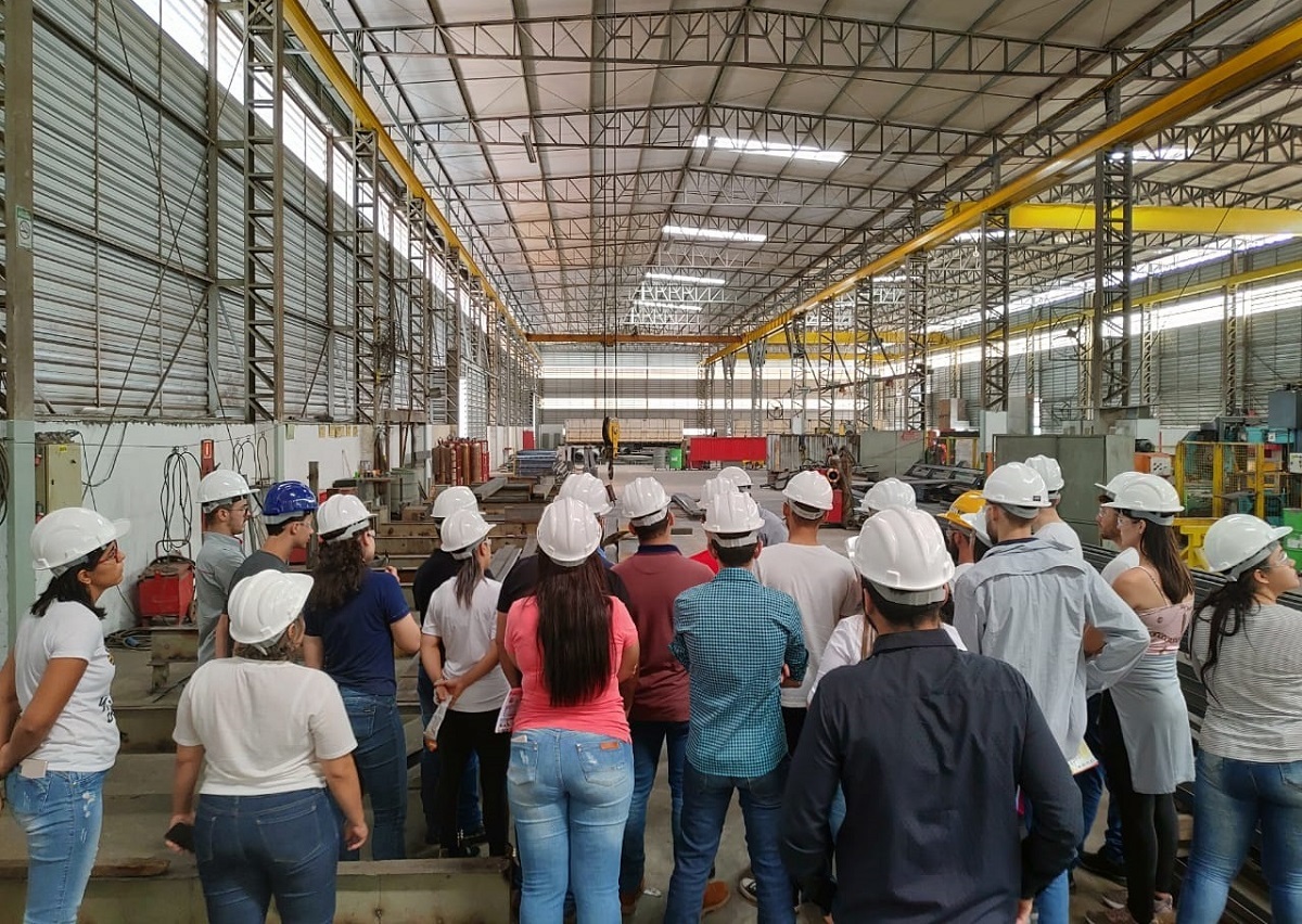 VISITA: Empresa de estrutura metálica recebe estudantes de Engenharia da Unesc