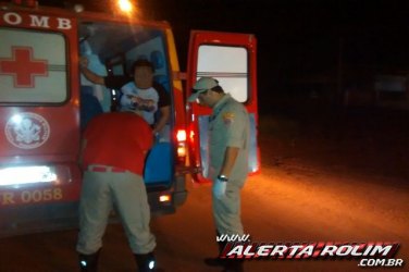 Mulher perde o controle da moto e cai dentro do Rio