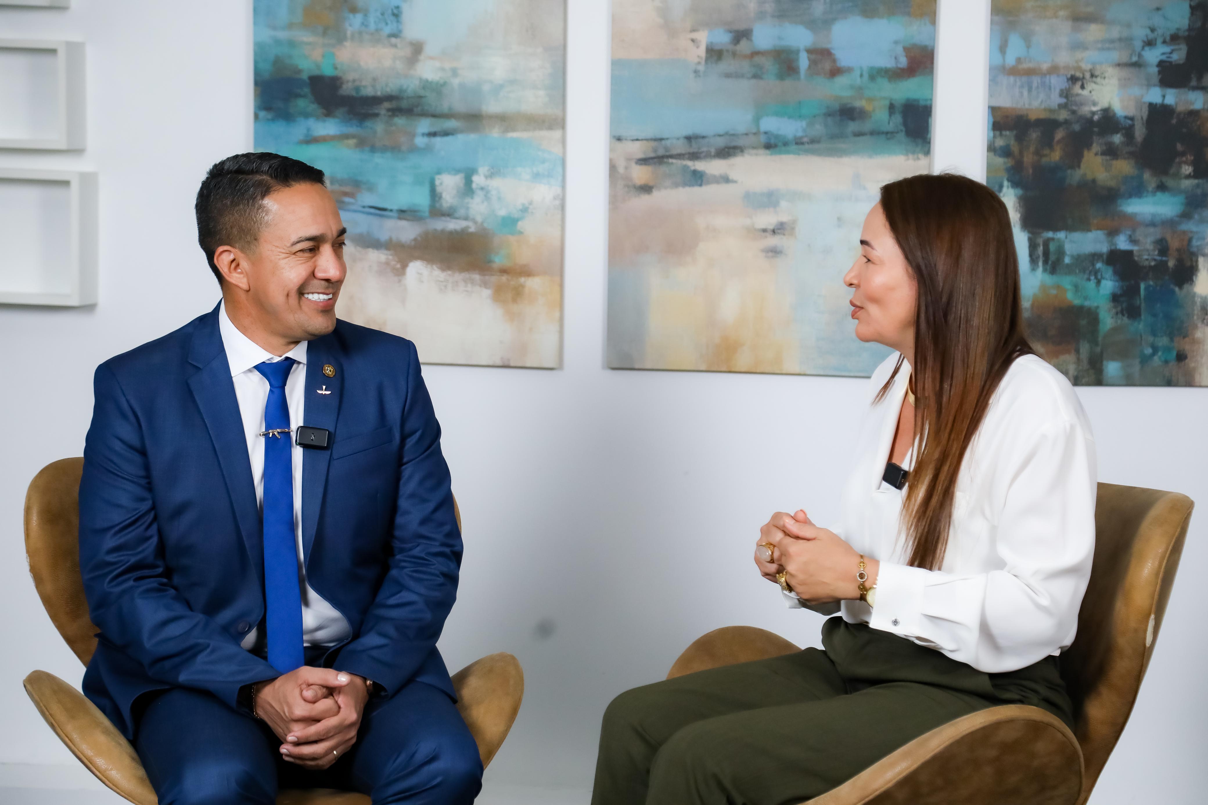 EYDER BRASIL: Deputado homenageia cerca de 400 jornalistas com Voto de Louvor