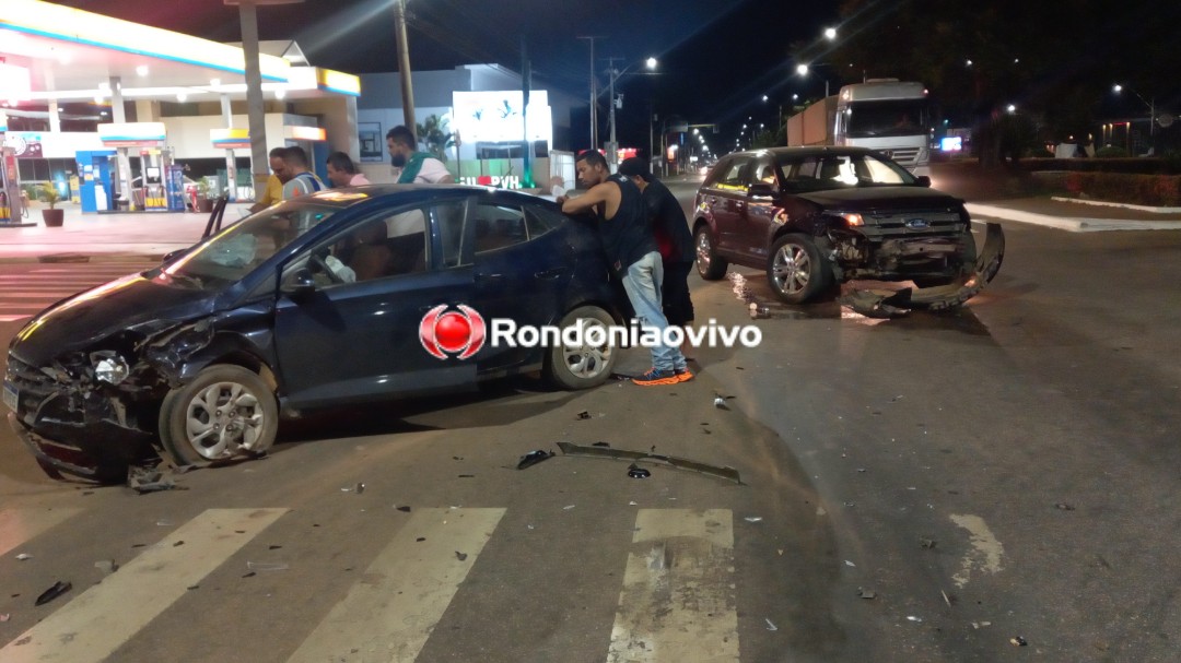 VÍDEO: Acidente grave entre dois automóveis na Avenida Jorge Teixeira