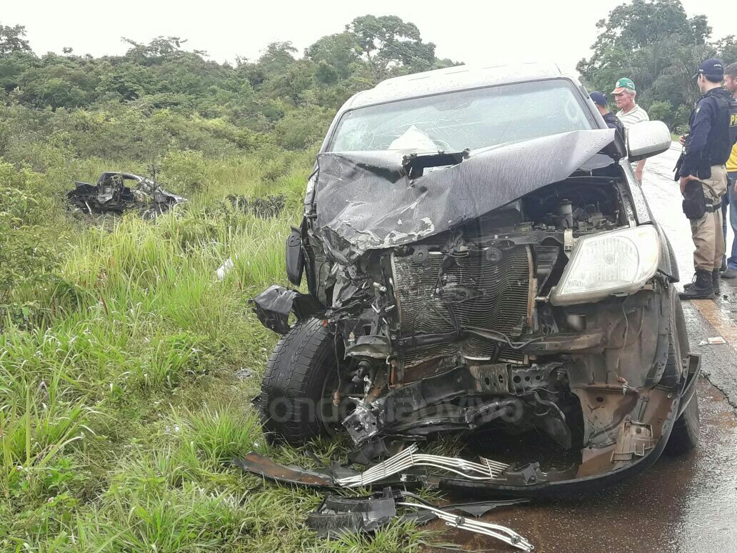 BR-319: Grave colisão entre caminhonetes deixa motorista ferido