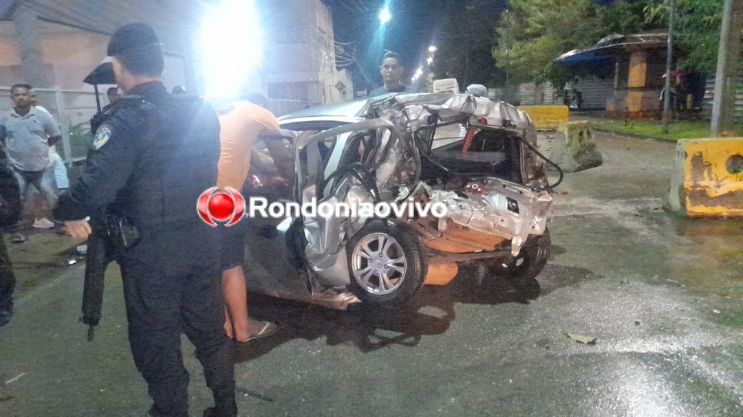 NA 7 DE SETEMBRO: Carro é destruído ao ser atingido por ônibus e duas pessoas ficam feridas