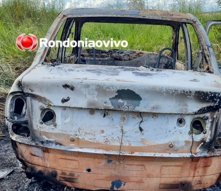 DESTRUIÇÃO: Carro roubado de residência é incendiado por criminosos em condomínio 