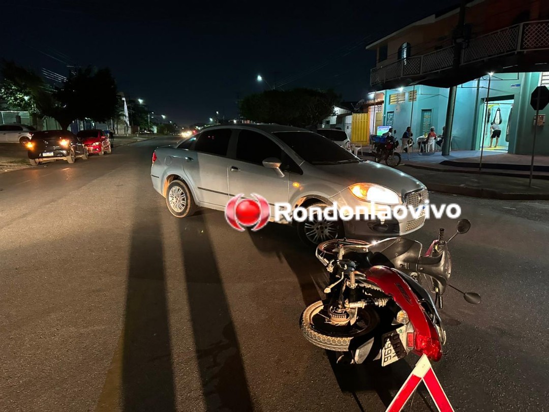 ACIDENTE: Mulher é socorrida pelo Samu após batida entre carro e moto 