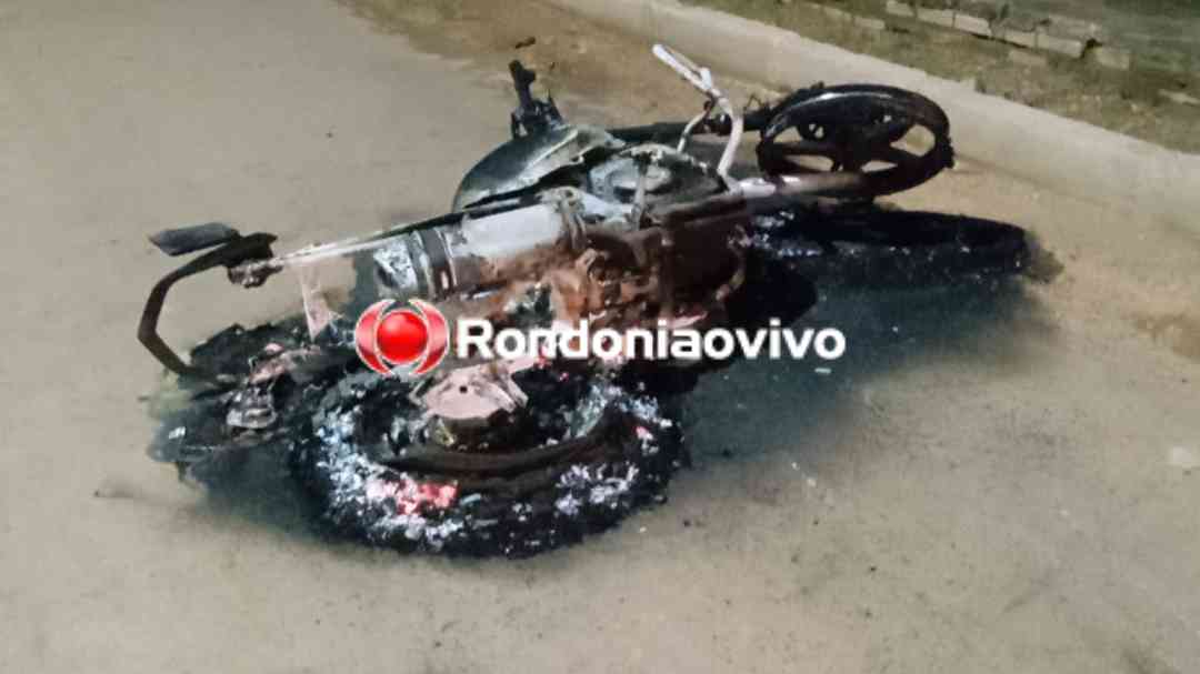 DESTRUIÇÃO: Moto ocupada  por grávida e homem pega fogo após batida contra carro 