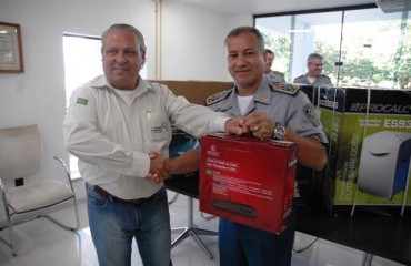 Policia Militar  recebe equipamentos da UHE Jirau