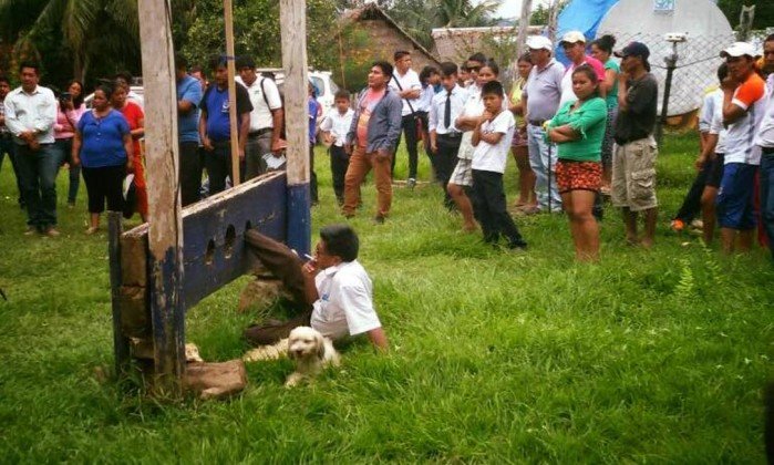 BOLÍVIA: Prefeito de cidade é amarrado por 'não cumprir promessas'