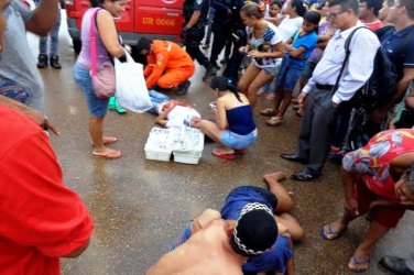 Motorista atropela jovens e foge sem prestar socorro
