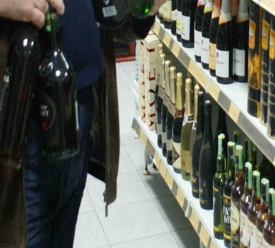 Ex-vereador é preso tentando furtar bebidas em supermercado

