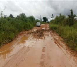 Moradores protestam contra situação caótica de linha 