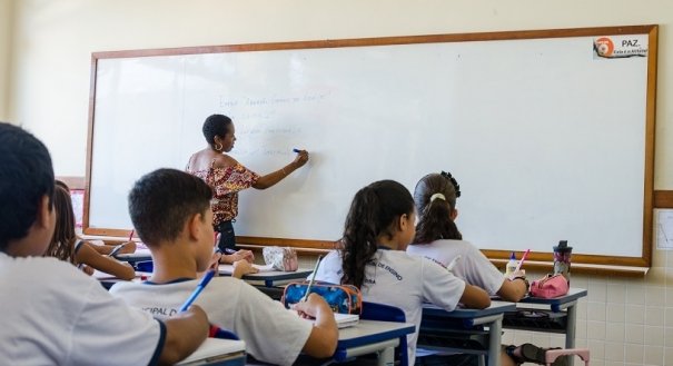 EDUCAÇÃO: Entidades de 87 países assinam moção contra censura a professores