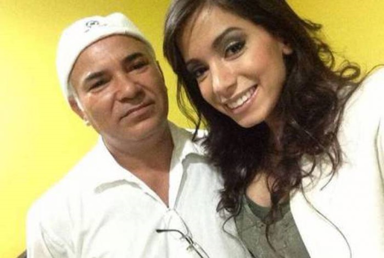 Relação estremecida: Anitta se afasta de seu pai de santo 