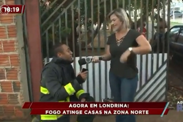 VÍDEO: Repórter é pedida em casamento ao vivo, mas deixa namorado no vácuo