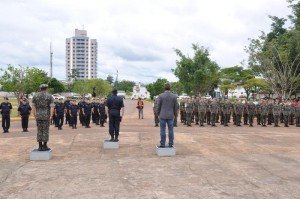 Multidão acompanha comemoração ao dia da bandeira em Vilhena