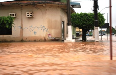 Chuva castiga Porto Velho, ruas e feiras livres  ficam submersas – Confira Fotos 