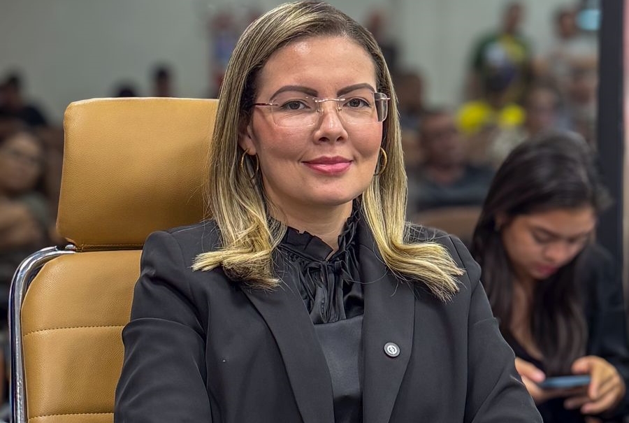 SOFIA ANDRADE: Vereadora cobra resultados da prefeitura e denuncia lentidão em obras e serviços
