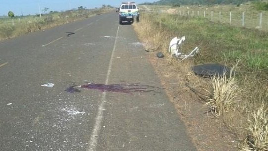 Motorista capota veículo escolar e morre 