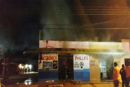 Homem é preso após incendiar eletrônica na zona leste