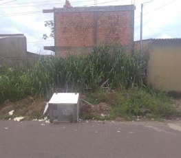 CENA DA CIDADE – Terreno com construção abandonada vira lixão – FOTOS