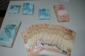 PRF aprende mais de R$ 24 mil em veículo