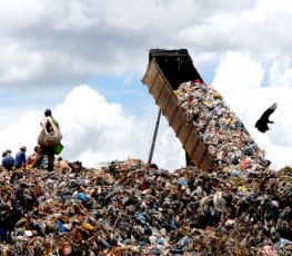 LIXÕES: Os perigos de contaminação do solo 
