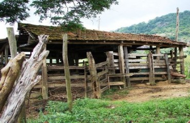 Flagra esposa transando com amigo e fica furioso