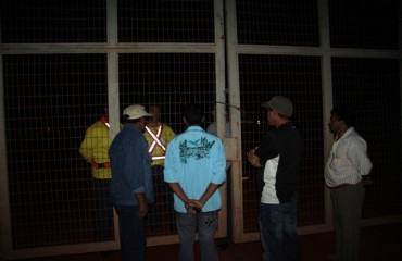 EXCLUSIVO - Manifestantes bloqueiam entradas do canteiro de obras da Usina de Jirau - Fotos e vídeo