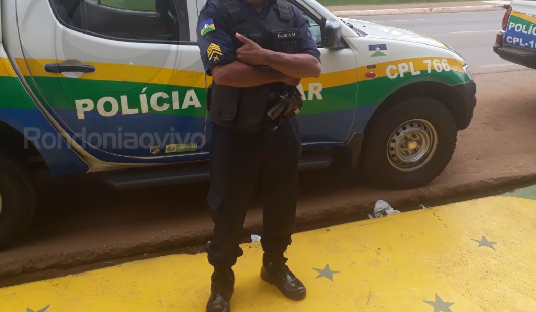 ROUBO: Dupla em carro invade escola e leva arma e colete de vigilante