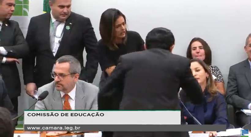 VÍDEO: Audiência com ministro da Educação termina em confusão na Câmara