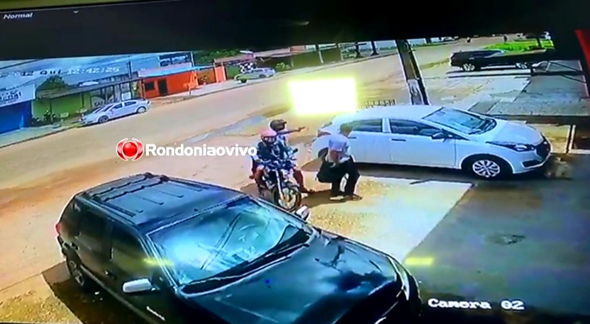 SAIDINHA DE BANCO: Assaltantes roubam R$ 16 mil de homem e fogem atirando - VÍDEO 