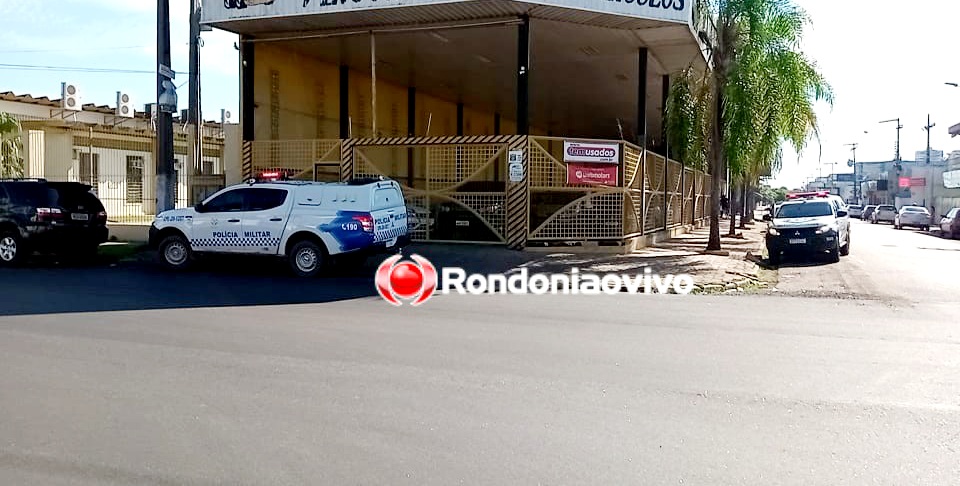 VÍDEO: Bandidos roubam carro e deixam vítimas trancadas em loja de veículos seminovos