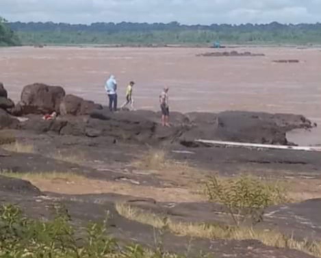 LAMENTÁVEL: Criança com síndrome de down é encontrada morta próximo ao rio Madeira