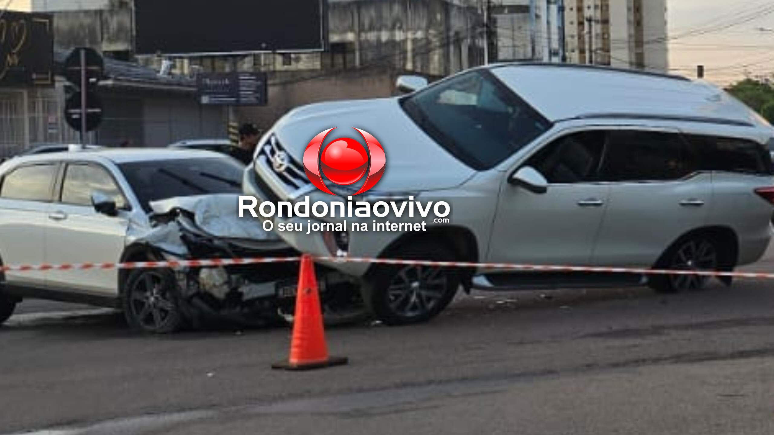 VÍDEO: Batida violenta faz caminhonete SW4 parar em cima de capô de HR-V 
