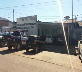 Suspeitos invadem residência e furtam notebooks e quase 20 celulares